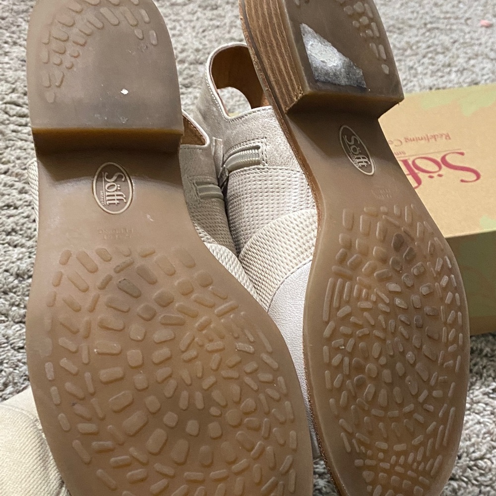Sofft Open-Toe Ankle Sandals in Light Beige - Picture 5 of 5